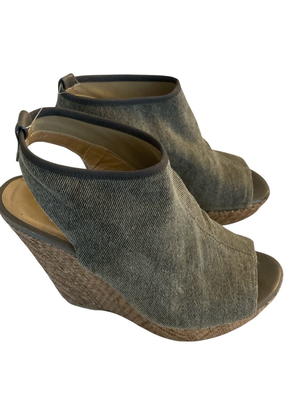 Stuart Weitzman Wedge Peep-Toe Slingback in Gray size 6